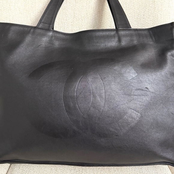 Authentic CHANEL black lambskin leather large tote bag - Picture 5 of 16